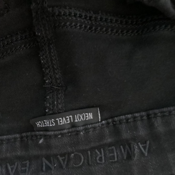 American Eagle Women’s Black Jean Size 4 Short - Picture 3 of 4